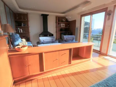 Coin salon dans l'établissement Bénodet, superbe duplex 3 étoiles, près de la plage, balcon et ascenseur - FR-1-481-61