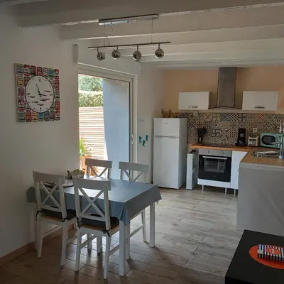 Cuisine ou kitchenette dans l'établissement La Demoiselle du Finistère