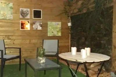 Coin salon dans l'établissement Gîte 3 personnes, possibilité table d'hôtes le soir