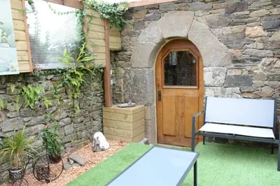 Jardin de l'établissement Gîte 3 personnes, possibilité table d'hôtes le soir