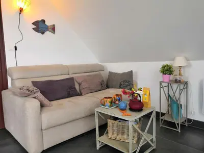 Coin salon dans l'établissement Roulotte Gîtes O bien-être massage Spa Séjour bien-être en hébergement insolite roulotte Karantez ou en gîtes Melon ou Yock à 800 m des plages