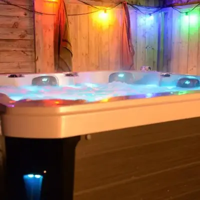 Roulotte Gîtes O bien-être massage Spa Séjour bien-être en hébergement insolite roulotte Karantez ou en gîtes Melon ou Yock à 800 m des plages