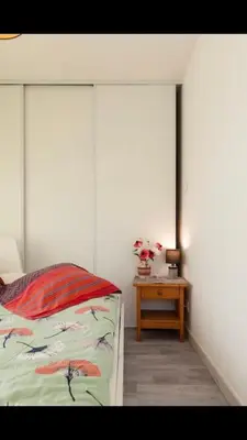 Un ou plusieurs lits dans un hébergement de l'établissement Envol du Phénix - chambre suite et cuisine en rdc