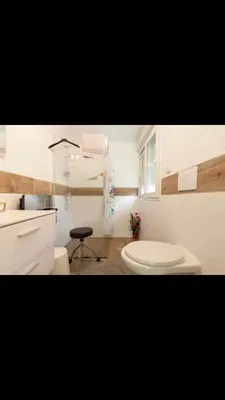 Salle de bains dans l'établissement Envol du Phénix - chambre suite et cuisine en rdc