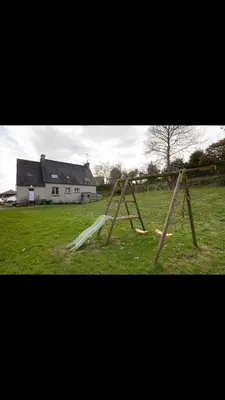 Aire de jeux pour enfants de l'établissement Envol du Phénix - chambre suite et cuisine en rdc