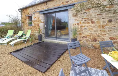 Terrasse ou espace extérieur de l'établissement Le petit gîte cosy de Kerigou avec vue mer et plage