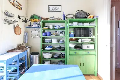 Cuisine ou kitchenette dans l'établissement CABESTAN - Maison de famille au coeur du bourg - Vue Mer