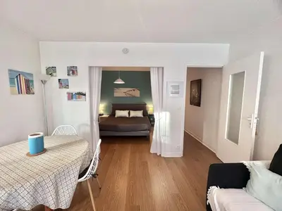Coin salon dans l'établissement Appartement 3* à Bénodet, terrasse, parking, à 150m de la plage et thalasso - FR-1-481-49