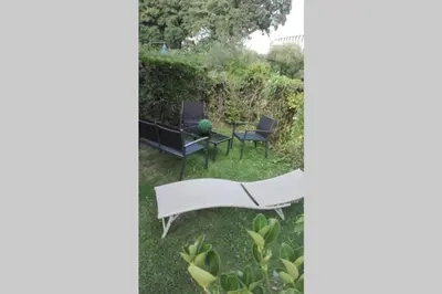 Jardin de l'établissement Appartement jardin a 100m de la plage et Thalasso