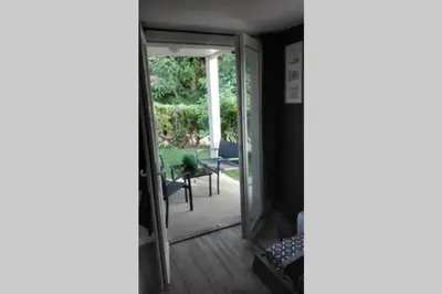 Coin salon dans l'établissement Appartement jardin a 100m de la plage et Thalasso