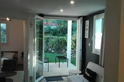 Jardin de l'établissement Appartement jardin a 100m de la plage et Thalasso