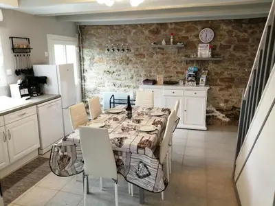 Cuisine ou kitchenette dans l'établissement La Glycine