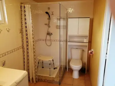 Salle de bains dans l'établissement La Glycine