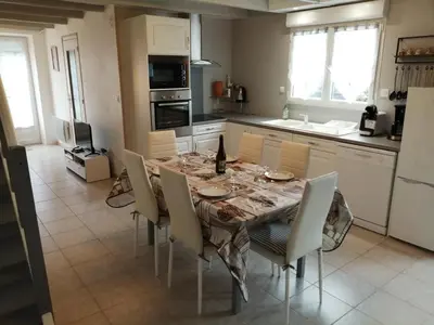 Cuisine ou kitchenette dans l'établissement La Glycine