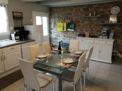 Cuisine ou kitchenette dans l'établissement La Glycine