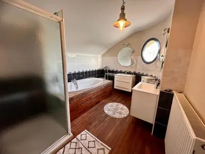 Salle de bains dans l'établissement Chambres d'hôtes villa du Sieck plage piscine