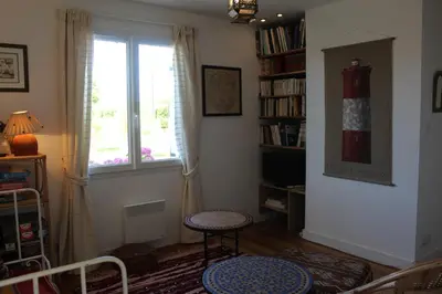 Bibliothèque dans la maison de vacances
