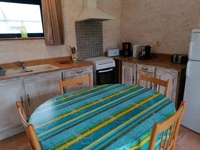 Cuisine ou kitchenette dans l'établissement TI KER