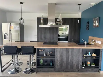 Cuisine ou kitchenette dans l'établissement La maison Ti Billou, 6 pers, plage et GR 34 à 250m