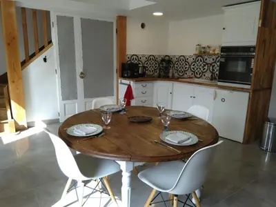 Cuisine ou kitchenette dans l'établissement Les charmantes pierres percées