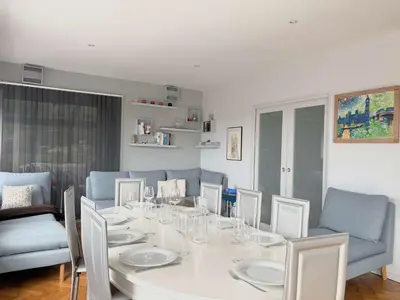 Coin salon dans l'établissement Superbe maison avec jardin, proche plage, chiens admis - FR-1-542-25