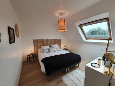 Un ou plusieurs lits dans un hébergement de l'établissement Gîte Ty Rosanès proche de la mer