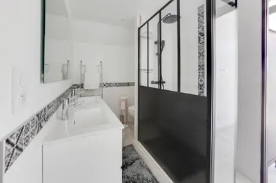 Salle de bains dans l'établissement L'Albatros