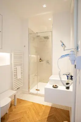 Salle de bains dans l'établissement Les Garennes - Hôtel Spa Bénodet