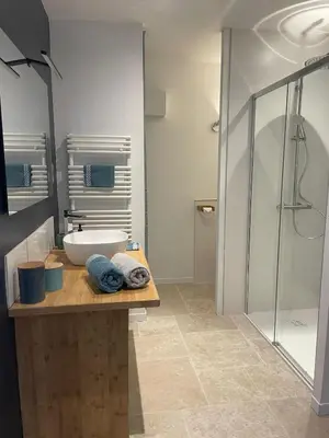 Salle de bains dans l'établissement Gîte de Kerliguit 3 étoiles pour 6 personnes au cœur du Cap-Sizun