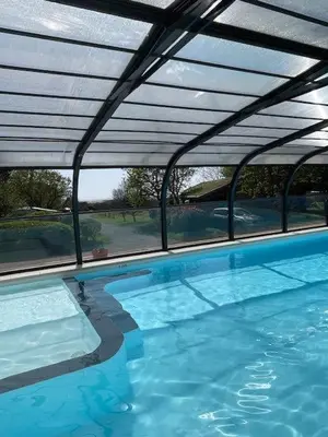 Piscine de l'établissement Camping les vergers de Squividan *** ou située à proximité