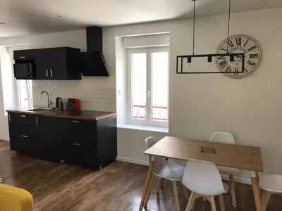 Cuisine ou kitchenette dans l'établissement Appartement calme et chaleureux
