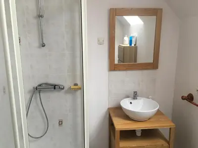 Salle de bains dans l'établissement MAISON LES PIEDS DANS L EAU