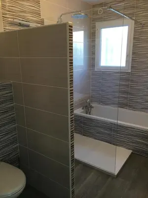 Salle de bains dans l'établissement MAISON LES PIEDS DANS L EAU