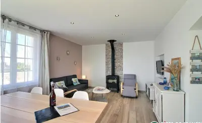 Coin salon dans l'établissement Maison proche du Phare de Trézien vue mer