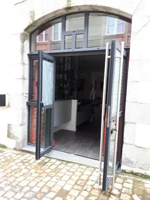 Façade ou entrée de l'établissement galerie Angle3