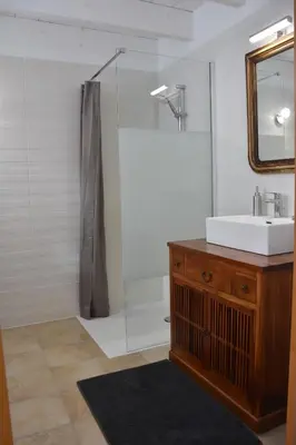 Salle de bains dans l'établissement Domaine des Fougères