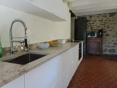 Cuisine ou kitchenette dans l'établissement Gîte du manoir de Keryvoas