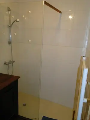 Salle de bains dans l'établissement Ty Clara