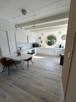 Coin salon dans l'établissement Maison de Vacances vue mer