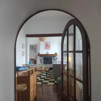 Télévision ou salle de divertissement dans l'établissement Maison de Vacances vue mer