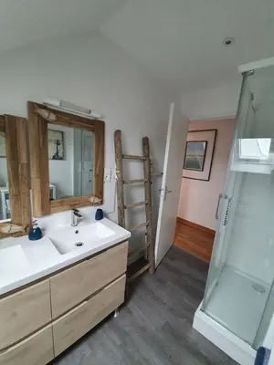 Salle de bains dans l'établissement Bord de Mer l'Appartement à Loctudy