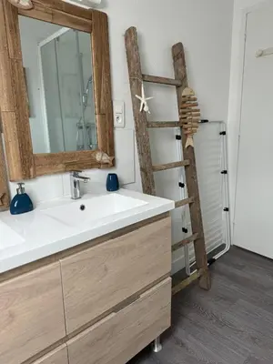 Salle de bains dans l'établissement Bord de Mer l'Appartement à Loctudy