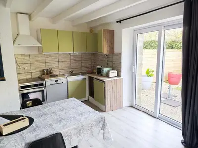 Cuisine ou kitchenette dans l'établissement Gite Les Sables Blancs