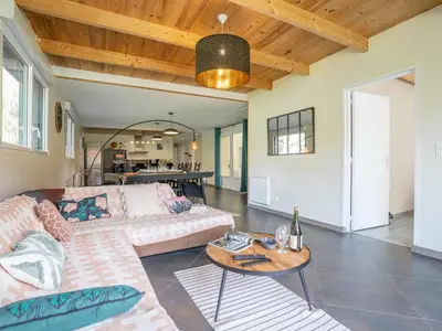 Coin salon dans l'établissement Holiday Home Villa Heol by Interhome