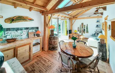 Cuisine ou kitchenette dans l'établissement 2 Bedroom Gorgeous Home In Plouguerneau