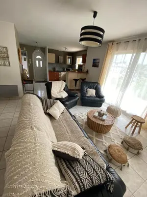 Coin salon dans l'établissement Maison à 20 mètre de la plage vue sur Mer