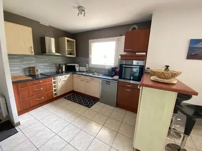 Cuisine ou kitchenette dans l'établissement Maison à 20 mètre de la plage vue sur Mer