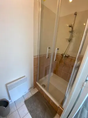 Salle de bains dans l'établissement Maison à 20 mètre de la plage vue sur Mer
