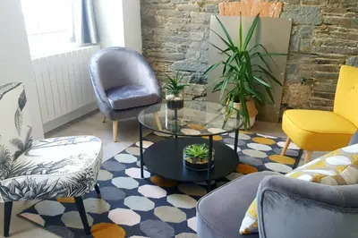 Coin salon dans l'établissement Les Appartements de Viarmes et de Guernisac