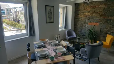 Coin salon dans l'établissement Les Appartements de Viarmes et de Guernisac
